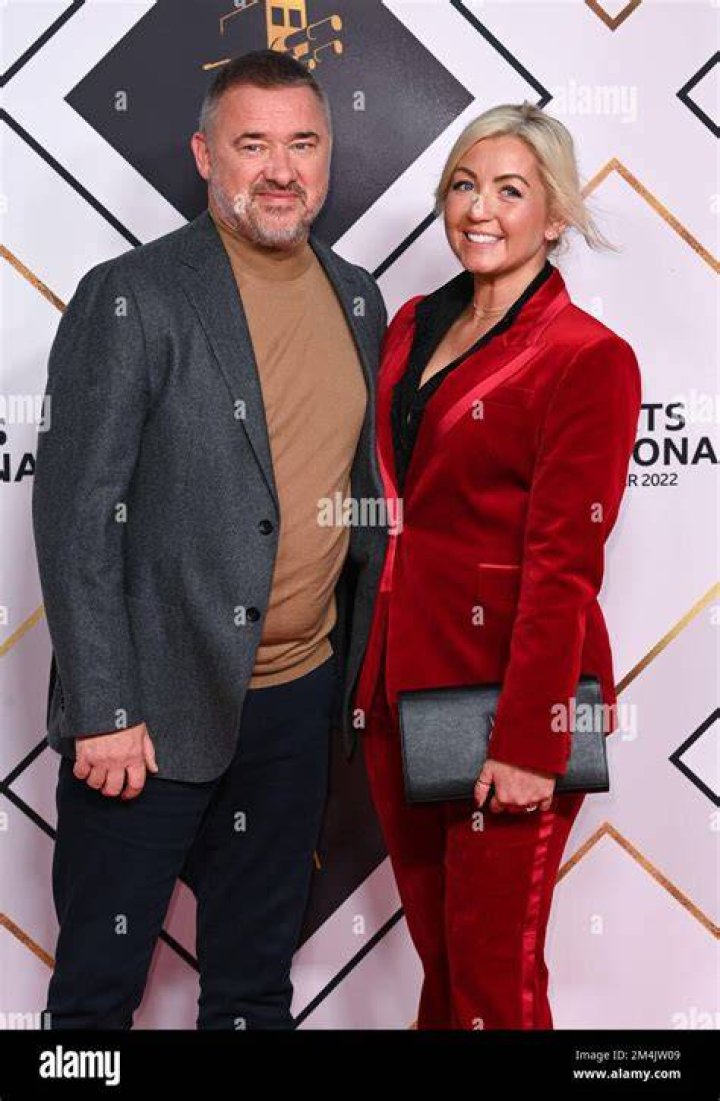 Stephen Hendry Wife, Son, Is He Still Married? Net Worth, Wiki, Age, Height & More 1 Stephen Hendry Wife/Partner, Son